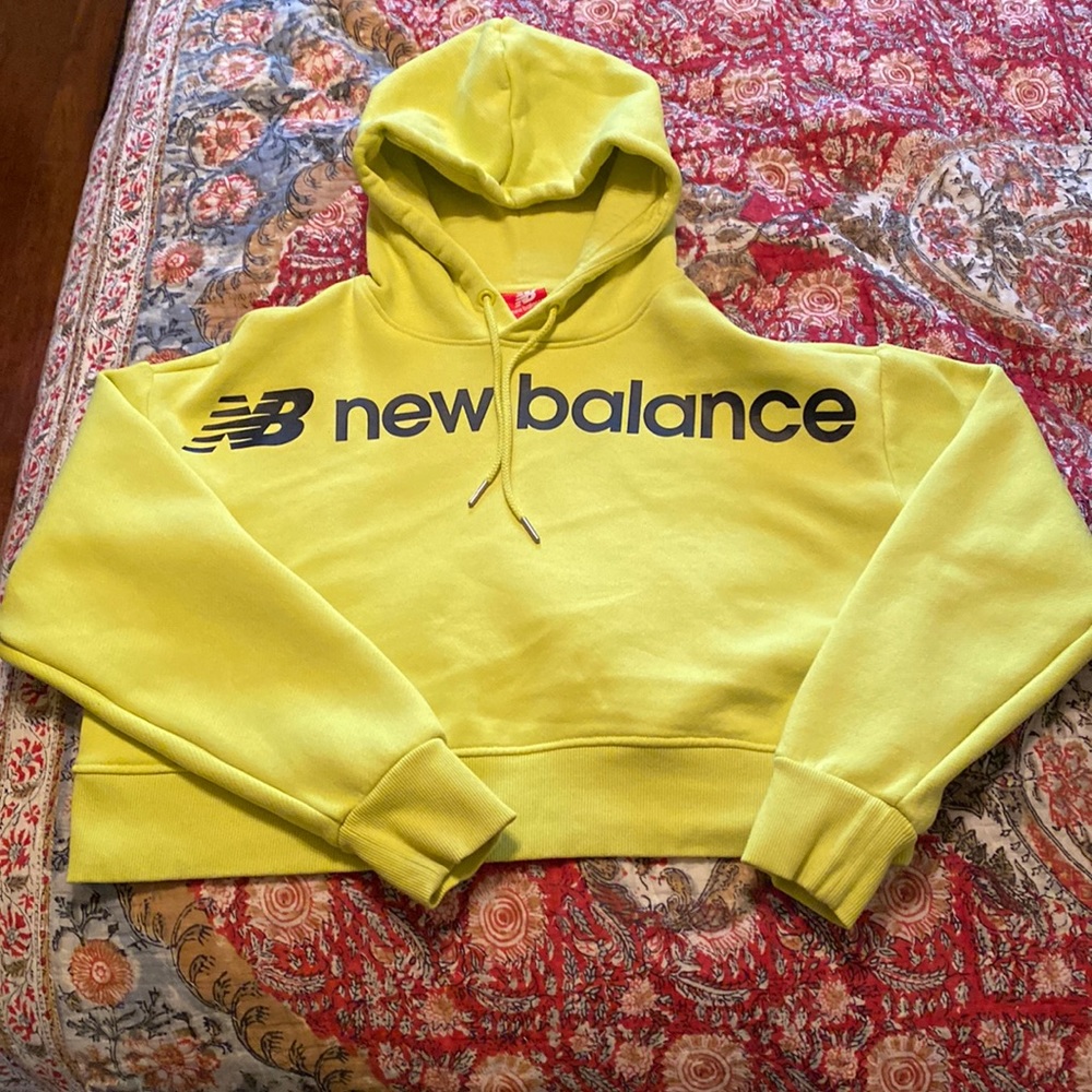 NB crop sweatshirt